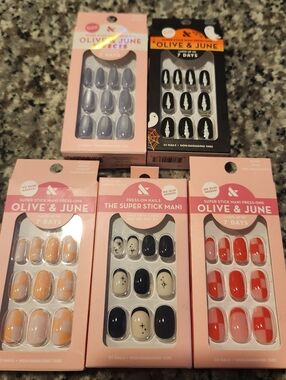 New In Box Olive & June Press-On Nail 5 Sets Of Nails Checkered Cat Eye Stars